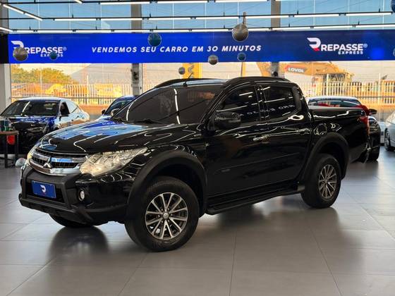 MITSUBISHI L200 TRITON 2.4 16V TURBO DIESEL OUTDOOR HPE-S CD 4X4 AUTOMÁTICO